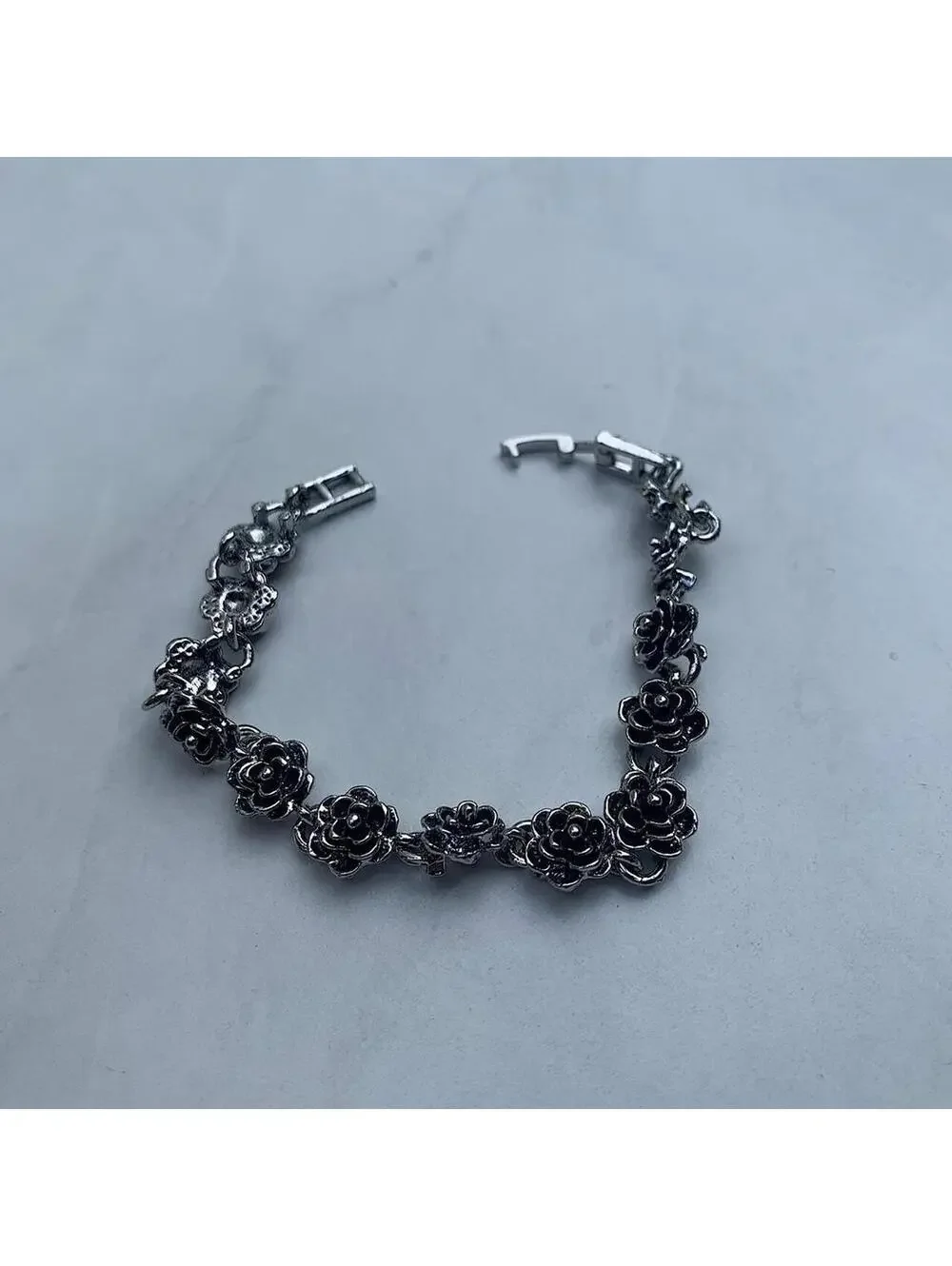 Y2k style gothic rose pedal pendant silver bracelet. Comes new. Unisex. Ships